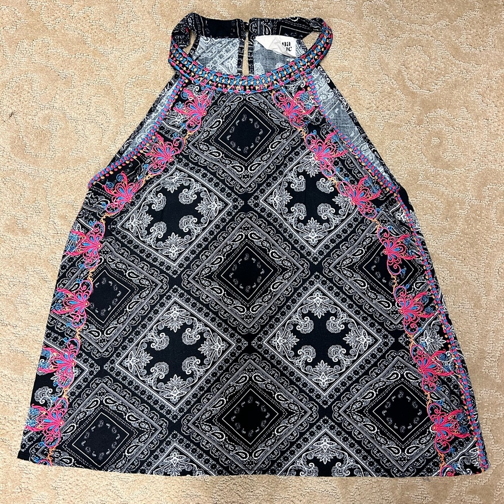 Sleeveless embroidered top